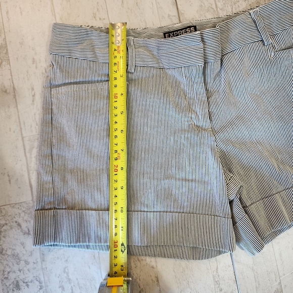 Express Editor black and white striped shorts Size 4 - Picture 11 of 12